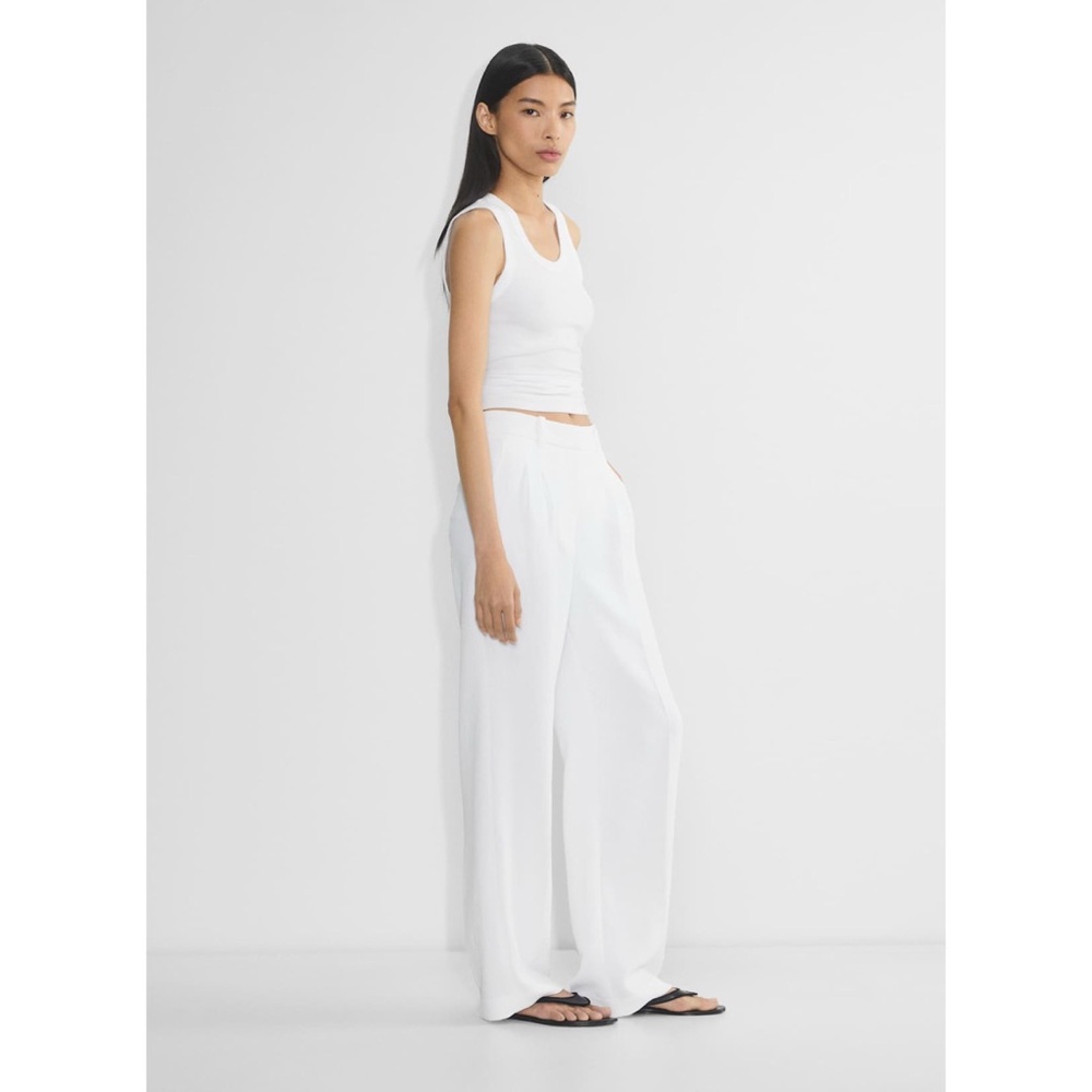 Aritzia (Wilfred) Effortless WHITE pant crepette 0 short